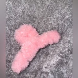 PINK FLUFFY CLAW CLIP